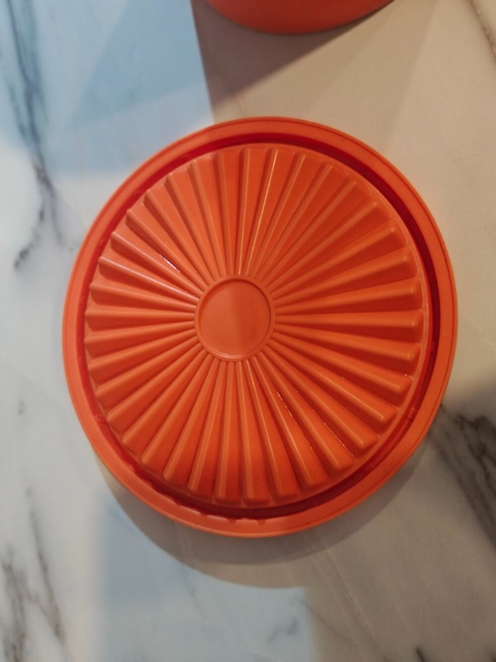 Vintage Tupperware Canister 811-4 with Lid – Orange Retro Kitchen Storage - Picture 8 of 9